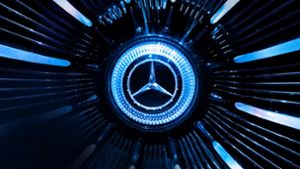 Der Daimler-Stern strahlt wieder besonders hell. Foto: dpa/Silas Stein