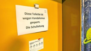 Einige WCs müssen am Schelztor-Gymnasium derzeit gesperrt werden. Foto: Roberto Bulgrin