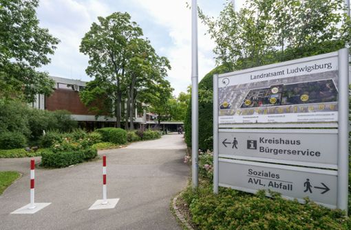 Infolge des Cyberangriffs sind im Kreis Ludwigsburg unter anderem die Kfz-Zulassung, die Führerscheinstelle und das Jobcenter für den Kundenverkehr geschlossen.  (Archivfoto) Foto: Simon Granville/Simon Granville