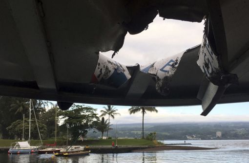 Das Dach des Tourbootes ist schwer beschädigt. Foto: Hawaii Department of Land and Na