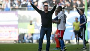 HSV-Trainer Dieter Hecking ruht sich nicht auf dem Erfolg von Samstag aus, er will auch im Pokal gegen den VfB Stuttgart gewinnen. Foto: Pressefoto Baumann/Cathrin Müller