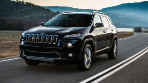Hacker konnten die Bremsen, Geschwindigkeit, Klimaanlage und Radio des Jeep Cherokee fernsteuern. Foto: Jeep