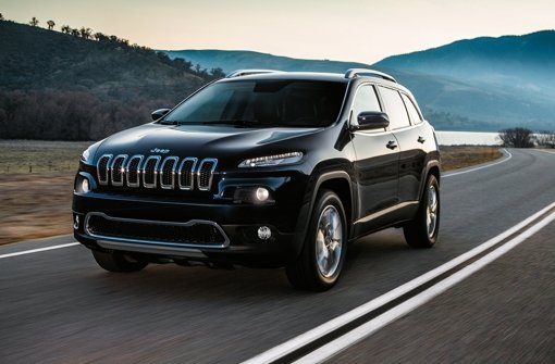Hacker konnten die Bremsen, Geschwindigkeit, Klimaanlage und Radio des Jeep Cherokee fernsteuern. Foto: Jeep
