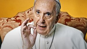 Er spricht auch vor der Filmkamera vertraute Sätze so aus, dass sie wieder unmittelbar berühren: Papst Franziskus Foto: Universal