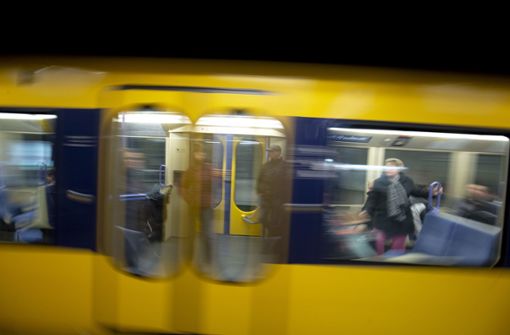 Drei Jugendliche haben in einer Stadtbahn in Remseck am Neckar gezündelt. (Symbolbild) Foto: Leif Piechowski/Leif Piechowski