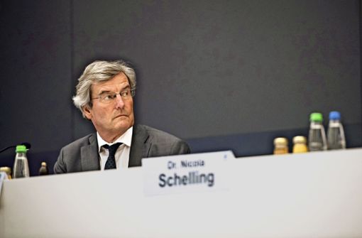 Thomas Bopp will bei der Region in führender Rolle weitermachen, obwohl er     die Verbandsdirektorin  Nicola Schelling kritisch beäugt. Foto: Lichtgut/Kovalenko