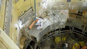 Im schon ausgeräumten Reaktorgebäude des GKN I, das bereits 2011 abgeschaltet worden ist, werden Betonteile abmontiert. Foto: EnBW