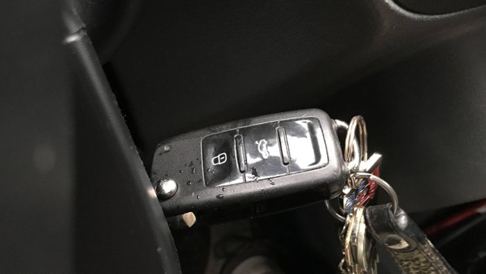 Autoschlüssel steckt in einem Zündschloß 12.01.2020 *** Car key is in an ignition lock 12 01 2020