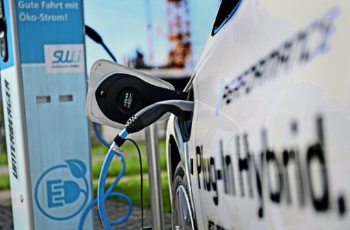 Plug-in-Hybride fahren mit Strom und Benzin. Foto: imago//Bernd Feil