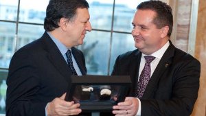José Manuel Barroso (li) mit Stefan Mappus Foto: dpa