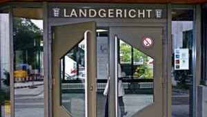Zwei mutmaßliche Schleuser müssen sich vor der 19. Großen Strafkammer des Stuttgarter Landgerichts verantworten. Foto: dpa