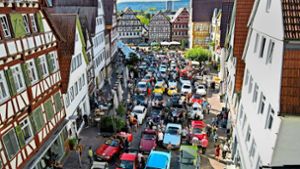 Seltener Anblick: Oldtimer auf dem Leonberger Marktplatz. Foto: Dieter Rentschler