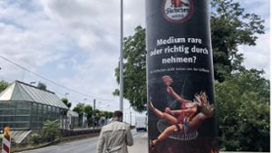 Die Werbung der Altbier-Brauerei stößt einigen Politikerinnen sauer auf. Foto: dpa