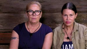 Das Claudia Effenberg und Djamila Rowe von ihrer Schatzsuche zurückkamen, hatten sie eine fette Lüge im Gepäck. Foto: RTL