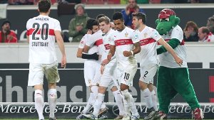 Große Freude und Erleichterung der Stuttgarter beim 3:1-Erfolg gegen die Wölfe Foto: Pressefoto Baumann