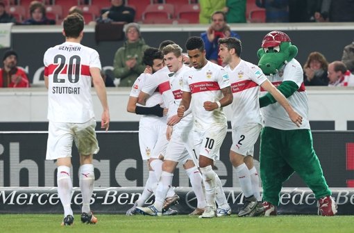 Große Freude und Erleichterung der Stuttgarter beim 3:1-Erfolg gegen die Wölfe Foto: Pressefoto Baumann