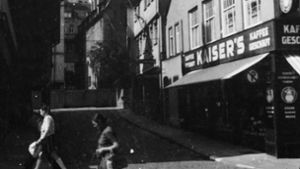 An der Ecke Hirschstraße/Bebenhäuser Hof befand sich 1942 das Kaffeegeschäft Kaiser’s. Foto: Stadtarchiv