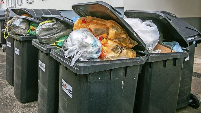 Volle Tonnen im Kreis Esslingen: Warum die Müllabfuhr nicht kommt