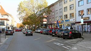 Die Parkplätze auf der Stuttgarter Straße sind beliebt. Doch der Gemeinderat möchte mehrheitlich auf einige Stellflächen verzichten. Foto: Torsten Ströbele
