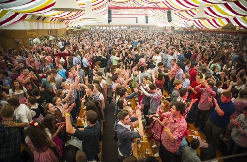 Riesenparty beim Frühlingsfest: Realschüler feiern in Grandls Hofbräu-Zelt Foto: Lichtgut/Max Kovalenko