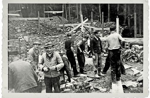 Bauhelfer um das Jahr 1950 im Einsatz am Weilerberg Foto: privat/Lojas Nemeth