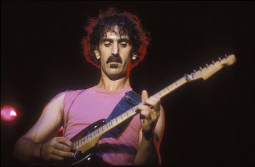 Der legendäre Frank Zappa 1982 – seinen  Hit „Bobby Brown“ von 1979 hat wohl jeder schon einmal gehört.  Ein neuer Film zeichnet ein vielschichtiges Bild des Künstlers. Foto: imago/Leemage/imago stock&people