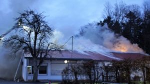 Als die Rettungskräfte eintrafen, schlugen die Flammen bereits aus dem Dach. Foto: SDMG