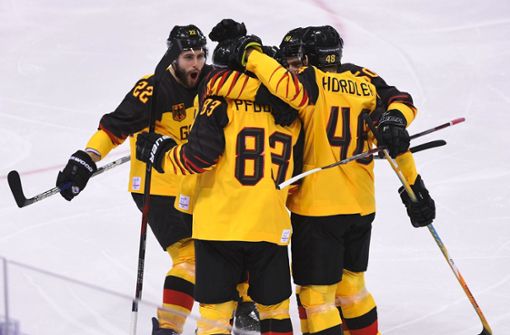 Das deutsche Eishockey-Team steht erstmals seit 16 Jahren im Olympia-Viertelfinale. Foto: AFP