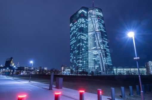 Nächtlicher Blick auf das Gebäude der EZB in Frankfurt. Foto: dpa