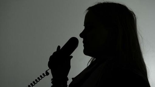 Bei Anrufen von Unbekannten sollten Bürger derzeit vorsichtig sein. Foto: Archiv (dpa)