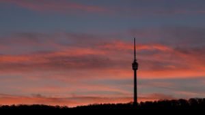 Der Herbsthimmel über Stuttgart ist an Dramatik kaum zu überbieten. Foto: dpa