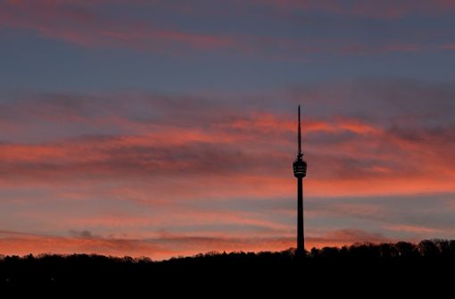 Der Herbsthimmel über Stuttgart ist an Dramatik kaum zu überbieten. Foto: dpa