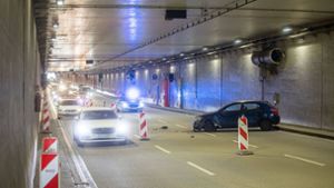 Ein Auto stand quer im Tunnel – und sorgte für Stau-Chaos. Foto: 7aktuell.de// | Simon Adomat