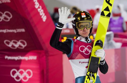 Der Schweizer Simon Ammann litt am meisten unter den widrigen Bedingungen beim Olympischen Skispringen von der Normalschanze. Foto: dpa
