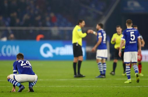 Bei Schalke 04 wird die Lage immer angespannter: Gegen Bayer Leverkusen unterliegen sie. Foto: Bongarts
