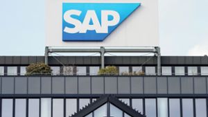 SAP baut nach Jahren des Stellenaufbaus wieder Stellen ab – im Vergleich zur US-Konkurrenz aber weniger. Foto: dpa/Uwe Anspach