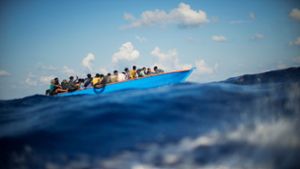 Auf dem Mittelmeer kommt es seit mehreren Jahren immer wieder zu tödlichen Katastrophen mit Flüchtlingsbooten (Archivbild). Foto: Francisco Seco/AP/dpa