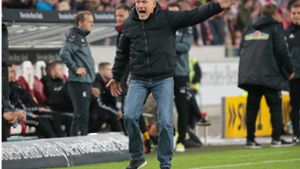 SC-Freiburg-Trainer Christian Streich tobte nach der Videobeweis-Entscheidung gegen Caglar Söyüncü. Foto: Pressefoto Baumann