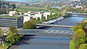 Die Neue Mitte Remsecks: Neben  Rathaus und  Stadthalle (Vordergrund) soll eine neue Neckarbrücke (Hintergrund) entstehen. Wann, ist aber noch offen. Foto: Stadt Remseck