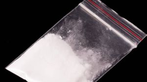Der 20-Jährige hatte das Kokain in verkaufsfertigen Klemmtütchen dabei. (Symbolbild) Foto: imago images / Panthermedia