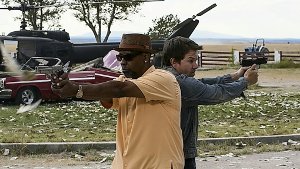 Jeder versucht, den anderen auszutricksen: Denzel Washington (li.) und Mark Wahlberg in 2 Guns. Foto: Verleih