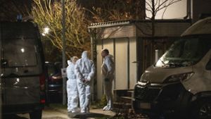 In Bietigheim-Bissingen wurden am Freitag in einer Wohnung  die Leichen von einer 52-jährigen Frau und ihrem 21 Jahre alten Sohn gefunden. Foto: dpa/Bernd Weißbrod