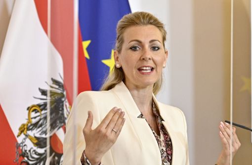 Die österreichische Familienministerin Christine Aschbacher (ÖVP) verteidigte in einer ersten Reaktion die Kindergeld-Regelung der Alpenrepublik. Foto: dpa/Hans Punz