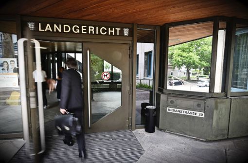 Das Landgericht Stuttgart hat einen 52-Jährigen aus Backnang wegen sexuellen Missbrauchs zu mehr als drei Jahren Haft verurteilt (Symbolbild). Foto: Weingand /StZ (Archiv)