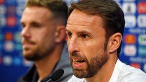 Englands Trainer Gareth Southgare muss sich für die erneute Zettelpanne rechtfertigen. Foto: AFP