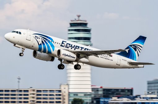 Ein Flugzeug der Egyptair startet vom Flughafen in Wien. Foto: AP
