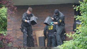 Im Esslinger Stadtteil Wiflingshausen führten Einsatzkräfte  am Montag eine mehrstündige Durchsuchung in einem Gebäude durch. Es besteht der Verdacht auf illegalen Handel mit Betäubungsmitteln. Foto: /SDMG/Boehmler