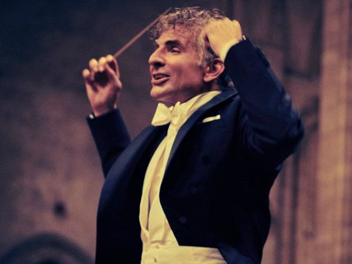 Bradley Cooper als leidenschaftlicher Dirigent Leonard Bernstein. Foto: Jason McDonald/Netflix