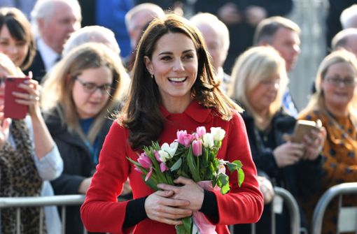 Frühlingsgefühle in Belfast: Herzogin Kate und ihr Mann Prinz William besuchen Nordirland. Foto: AFP