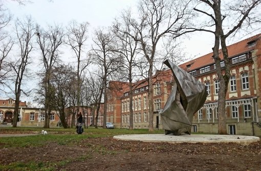 Die kantige Stahlplastik schmückt seit einigen Wochen den Kulturpark im Stuttgarter Osten. Foto:  